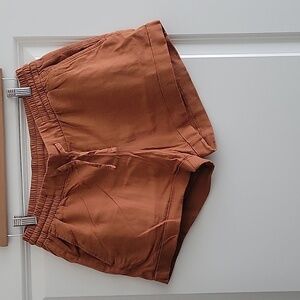 VGUC Old Navy Camel color shorts. SILize Small